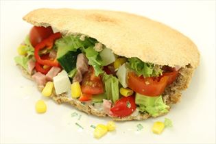 Pitabrot mit Schinken und Feta Pitabrot mit Schinken und Feta