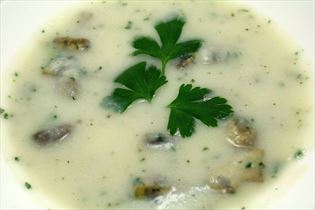 Blumenkohlsuppe mit Champignons