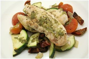 Hähnchen mit Pesto und Ofengemüse Hähnchen mit Pesto und Ofengemüse