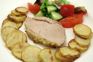 Schinkenbraten mit Ofen-Kartoffelscheiben Schinkenbraten mit Ofen-Kartoffelscheiben