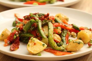 Kartoffelsalat mit Spargel