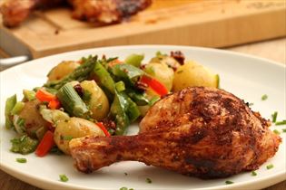 Grillhähnchen mit Kartoffelsalat Grillhähnchen mit Kartoffelsalat