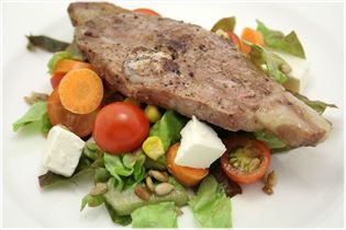 Lammkoteletts mit Salat Lammkoteletts mit Salat
