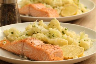 Lachs mit mariniertem Blumenkohl Lachs mit mariniertem Blumenkohl