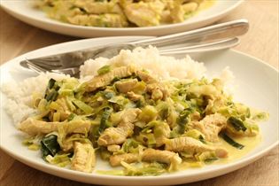 Putentopf mit Porree und Kokos Putentopf mit Porree und Kokos