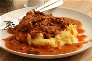 Bœuf Stroganoff mit Kartoffelpüree