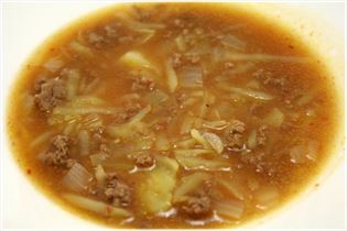 Rindfleischsuppe mit geriebenen Kartoffeln Rindfleischsuppe mit geriebenen Kartoffeln