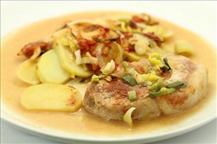 Paprika-Ofenkoteletts mit Gemüse Paprika-Ofenkoteletts mit Gemüse