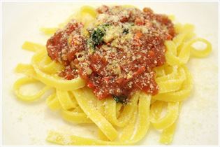 Pasta mit selbstgemachter Tomatensauce Pasta mit selbstgemachter Tomatensauce