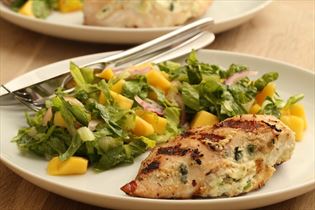 Gefüllte Hähnchenbrust mit Mangosalat Gefüllte Hähnchenbrust mit Mangosalat