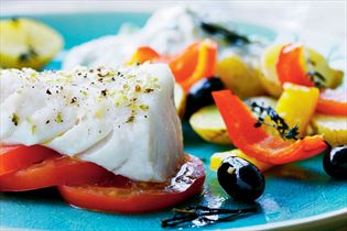 Gebackener Seehecht mit griechischen Kartoffeln Gebackener Seehecht mit griechischen Kartoffeln