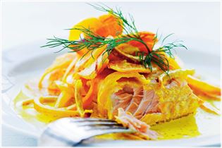 Folien-Lachs mit Safransauce Folien-Lachs mit Safransauce