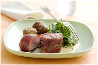 Schweinefilet in Parmaschinken mit Spinat und Knoblauch Schweinefilet in Parmaschinken mit Spinat und Knoblauch