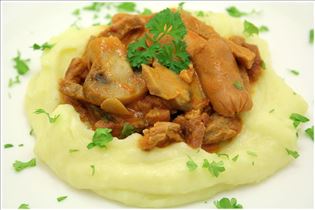 Schmortopf mit Kartoffelpüree Schmortopf mit Kartoffelpüree