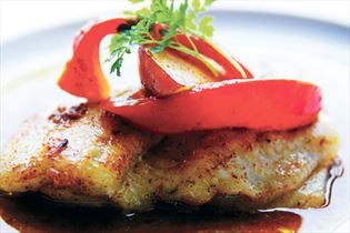 Ofen-Schollen mit Currysauce und Chutney Ofen-Schollen mit Currysauce und Chutney