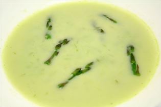 Grüne Spargelsuppe Grüne Spargelsuppe