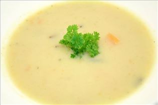 Gemüsesuppe mit Rosmarin und Ingwer Gemüsesuppe mit Rosmarin und Ingwer