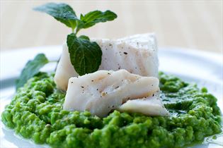 Gedünstetes Dorschfilet mit Erbspüree Gedünstetes Dorschfilet mit Erbspüree