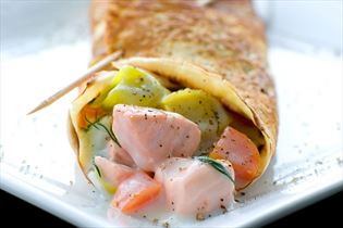 Pfannkuchen mit Lachsfüllung Pfannkuchen mit Lachsfüllung