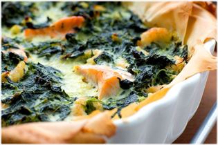 Spinatquiche mit Lachs und Garnelen