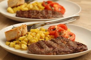 Rindersteak vom Grill Rindersteak vom Grill