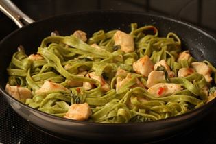 Pasta mit Hähnchen und Chilisauce Pasta mit Hähnchen und Chilisauce