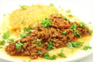 Gratiniertes Kartoffelpüree mit Fleischsauce Gratiniertes Kartoffelpüree mit Fleischsauce