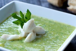 Fischsuppe mit Kliesche und Petersilie Fischsuppe mit Kliesche und Petersilie