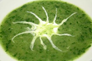 Petersiliensuppe mit Kartoffeln und Zwiebel Petersiliensuppe mit Kartoffeln und Zwiebel