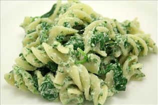 Pasta mit Spinat und Ricotta-Käse Pasta mit Spinat und Ricotta-Käse