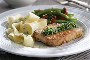 Koteletts mit Estragon und Pasta Koteletts mit Estragon und Pasta