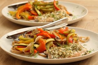 Lachs mit Zitrone, Knoblauch und frischer Pasta