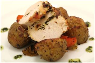 Putenbrust mit Pesto und Ofenwurzelgemüse Putenbrust mit Pesto und Ofenwurzelgemüse