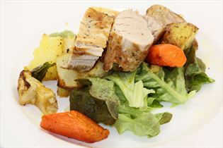Schweinefilet auf Wurzelgemüse Schweinefilet auf Wurzelgemüse