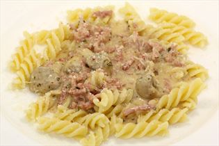 Pasta mit Schinken in Käsesauce Pasta mit Schinken in Käsesauce