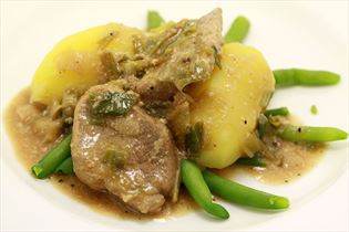 Filet in Wildsauce mit Kartoffeln und Bohnen Filet in Wildsauce mit Kartoffeln und Bohnen