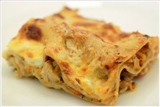 Hähnchenlasagne mit Zucchini und Möhren Hähnchenlasagne mit Zucchini und Möhren