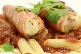Zitronen-Knoblauch-Hähnchen mit Parmaschinken Zitronen-Knoblauch-Hähnchen mit Parmaschinken