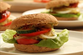 Burger mit Käse und Zwiebel