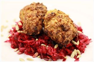 Frikadellen mit Rote-Bete-Salat Frikadellen mit Rote-Bete-Salat