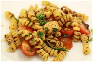 Pestohähnchen mit Vollkornpasta Pestohähnchen mit Vollkornpasta
