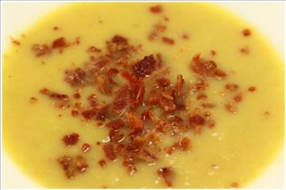 Kartoffelsuppe mit Baconbröseln