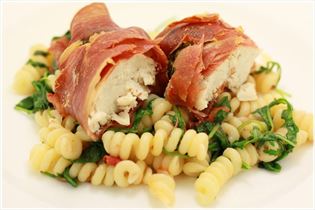 Hähnchenbrust in Parmaschinken mit Pasta Hähnchenbrust in Parmaschinken mit Pasta