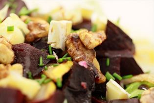 Salat mit gebackener Rote Bete und Blauschimmelkäse Salat mit gebackener Rote Bete und Blauschimmelkäse