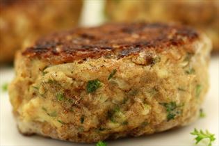 Thunfisch-Frikadellen mit Dill und Petersilie Thunfisch-Frikadellen mit Dill und Petersilie
