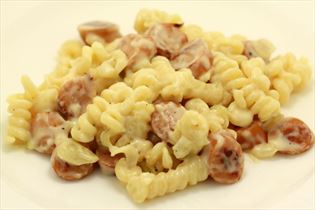 Schnelles Wurstgericht mit Pastaspiralen Schnelles Wurstgericht mit Pastaspiralen