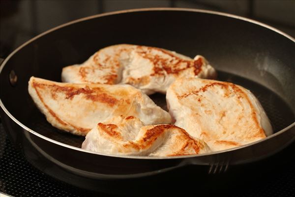 Putenfilet in Tomaten-Käse-Sauce