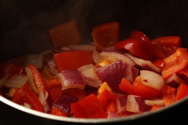 Hähnchen mit Paprikasauté und Reis