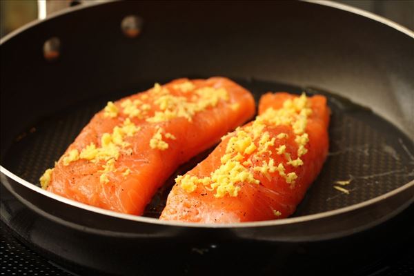 Lachs mit griechischem Salat