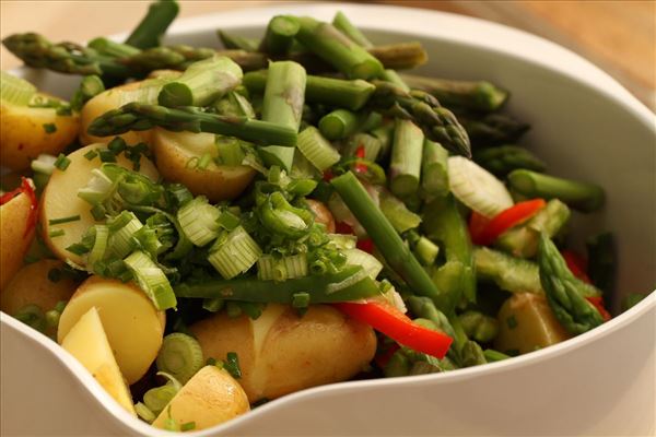 Kartoffelsalat mit Spargel